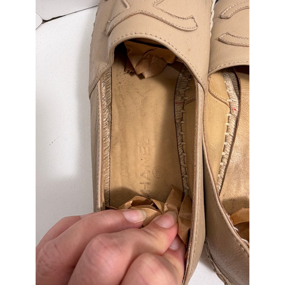 Chanel Lambskin Leather CC Logo Espadrille Flats 38/8 Beige Black Cap Toe SlipOn - Picture 6 of 12